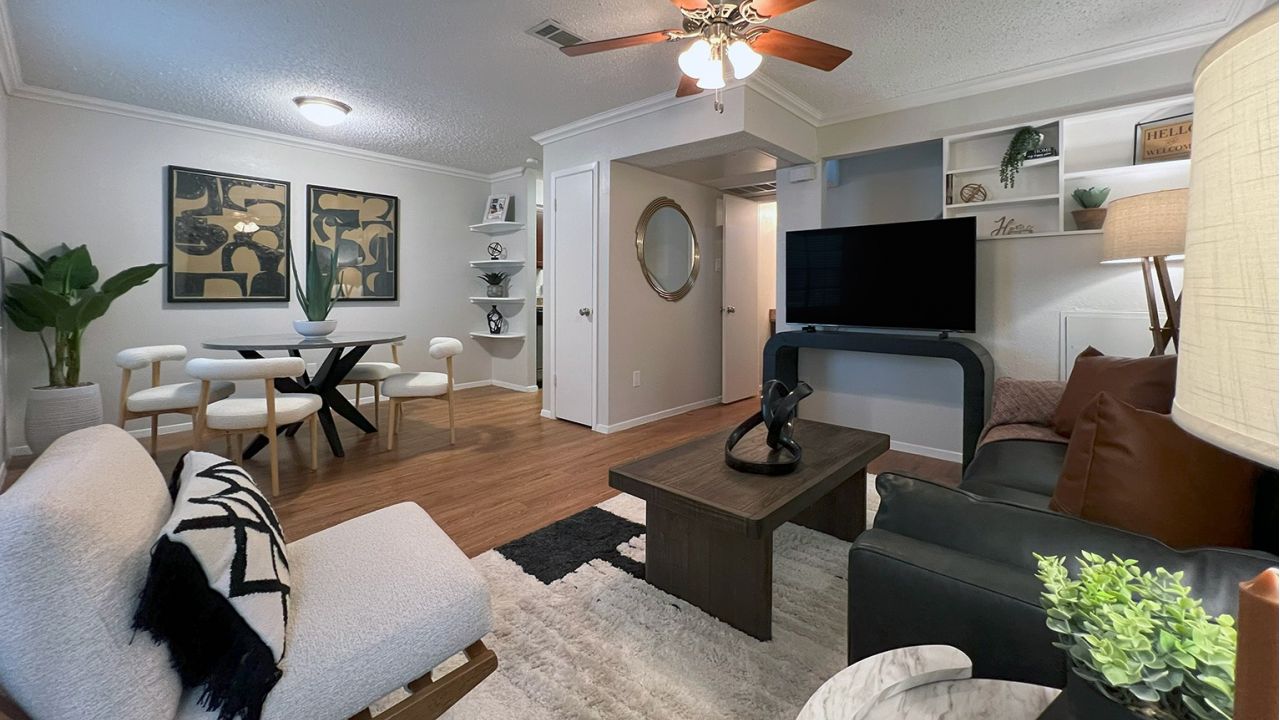 Autumn Chase Apartments in San Marcos, Texas, features buildings with ample parking and a well-maintained exterior.